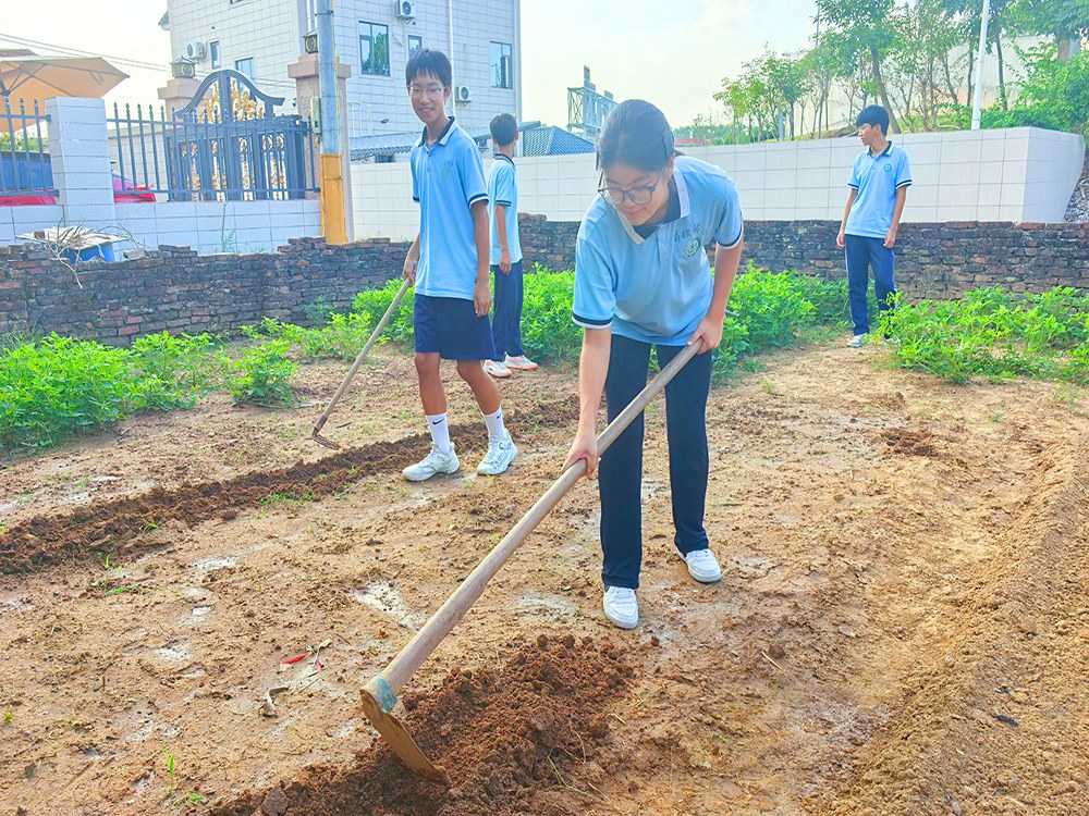 上饶青少年情绪成长培育机构怎么联系?本地寄宿素质培育选择指南